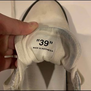 OFF-WHITE Vulc Low Top ‘White’ (Updated Stripes)